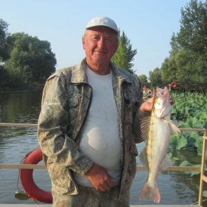 Трофейная рыбалка на судака. Пахновский Николай судак 3,5кг. Остров Колочный.